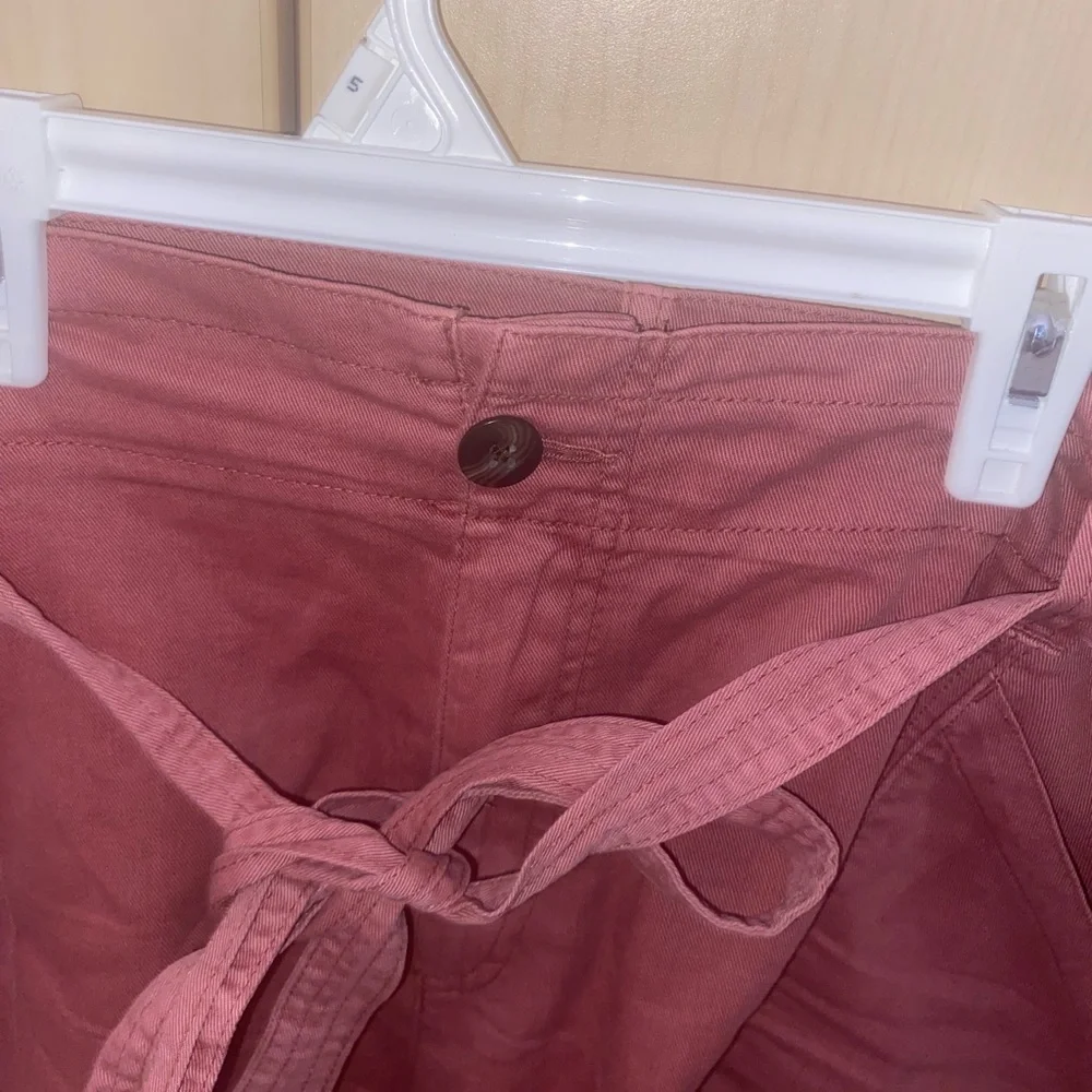 Old Navy Women’s High-Waisted Twill Workwear Shorts Dusty Red
